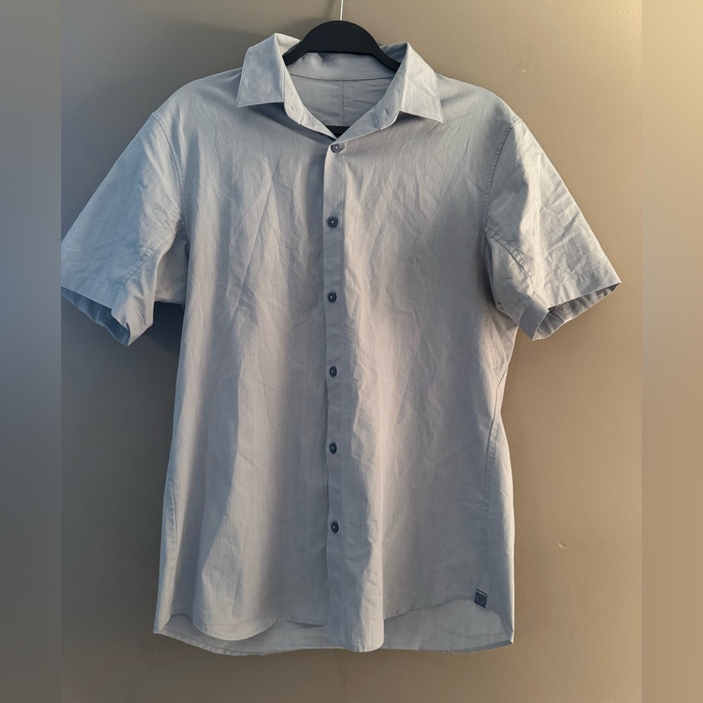 lululemon athletica Men's Light Blue Short-Sleeve Button-Down Shirt